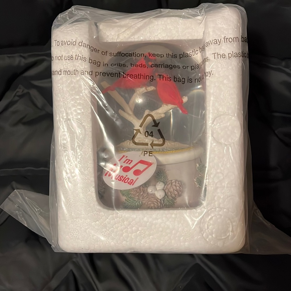 Musical Cardinal Snowglobe